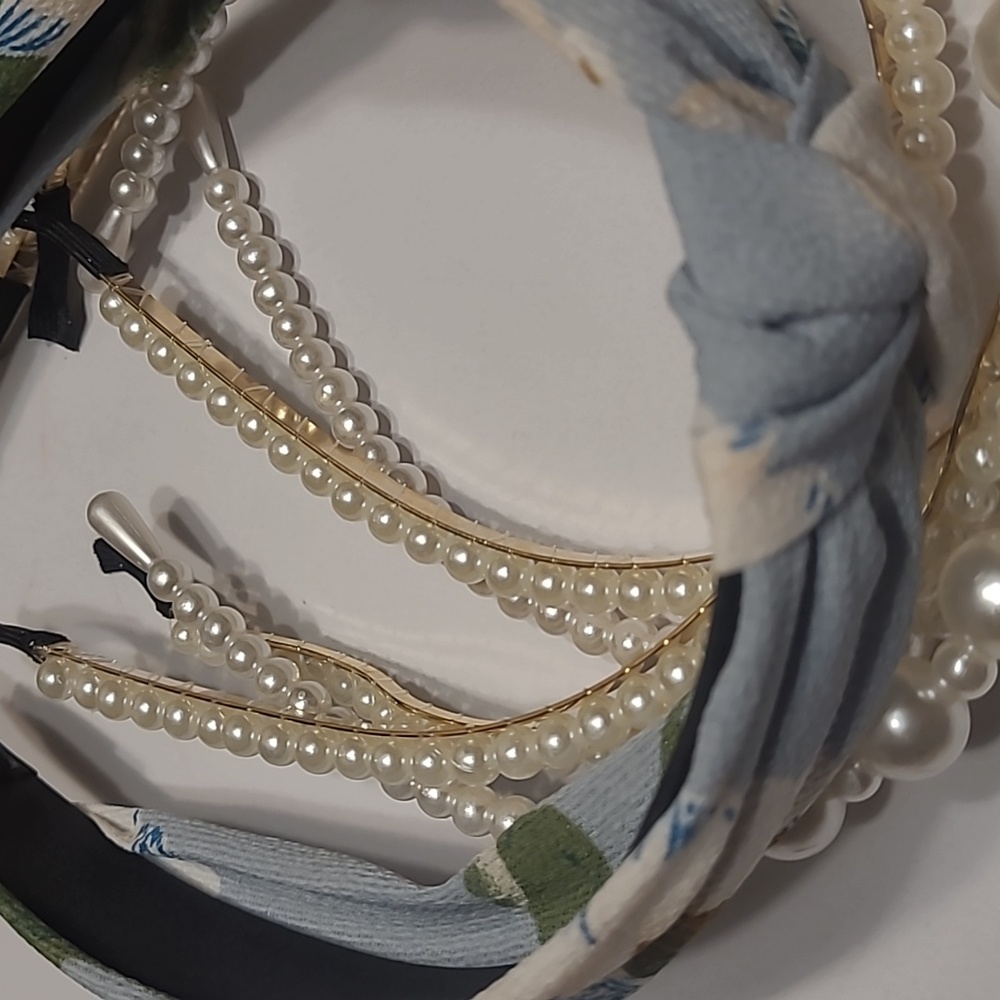 5 Elegant Pearl and 1 Floral Fabric Headbands - Picture 2 of 4